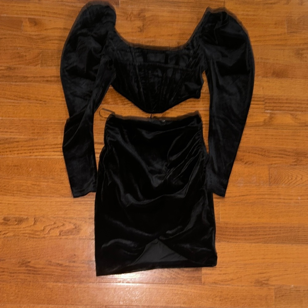 Kittenish black velvet set xs brand new